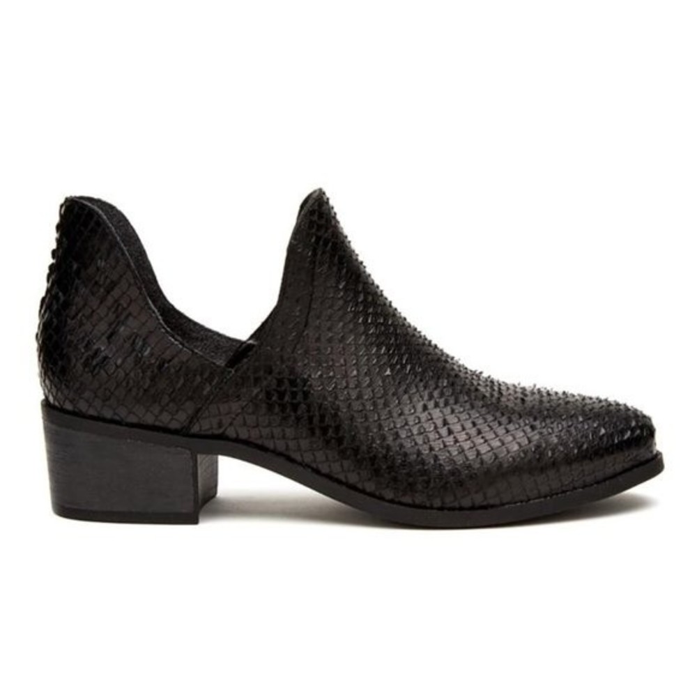 Matisse Size 8 Black Leather Textured Snakeskin Leather Boots Shooties Shoes
